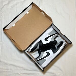 Air Jordan 1 Lows Grey Shadow Toe sneaker unisex